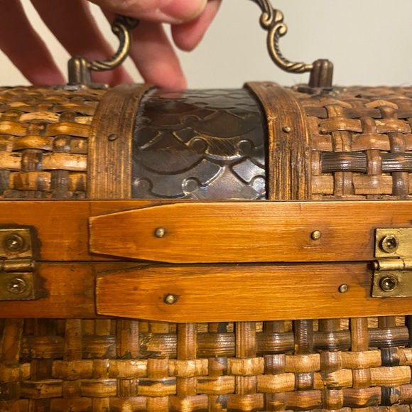 Vintage Woven Wicker Storage Chest Box Embossed Decorative Hardware Hinged Lid - Picture 16 of 17